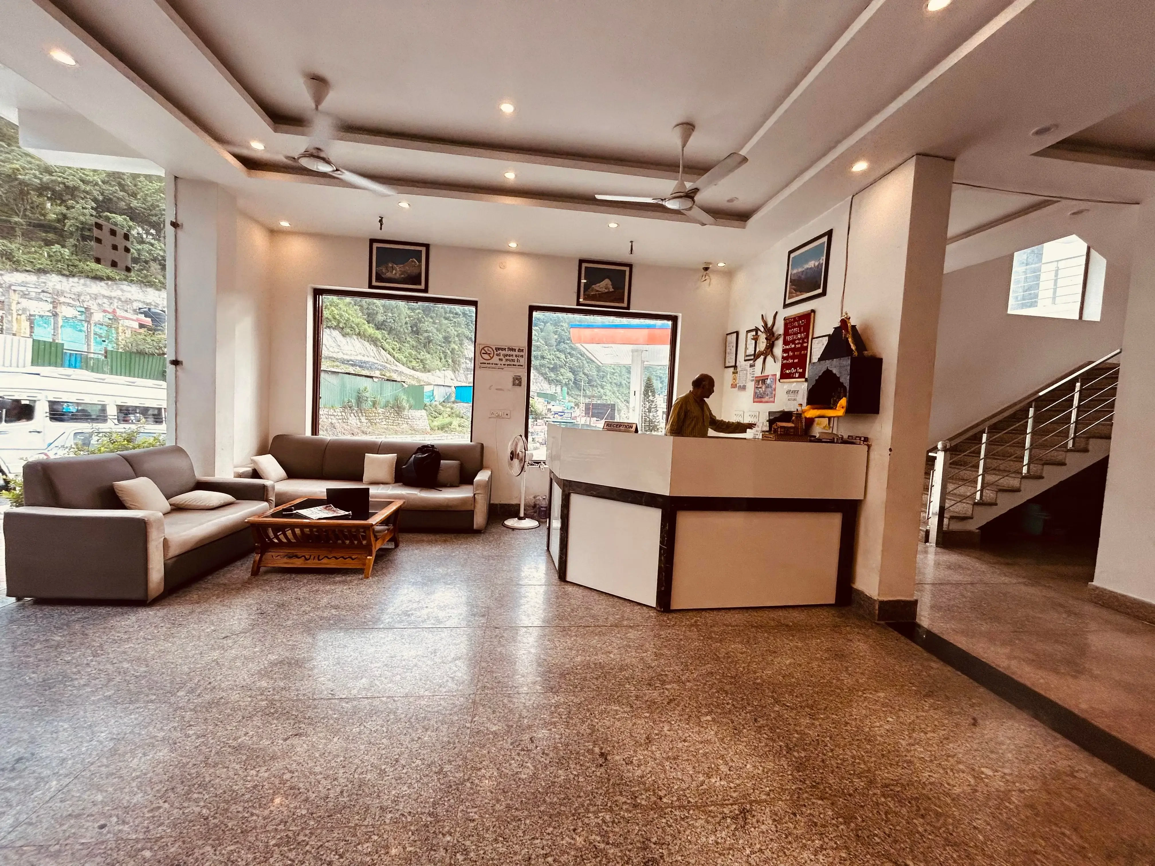 Alaknanda Motel And Restaurant Rudraprayag [Reception Area]