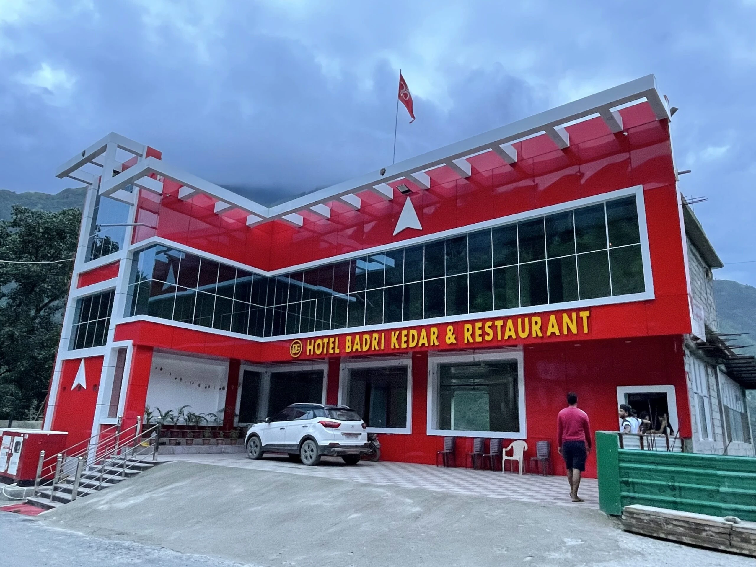 Hotel Badri Kedar & Restaurant Pipalkoti [Parking]