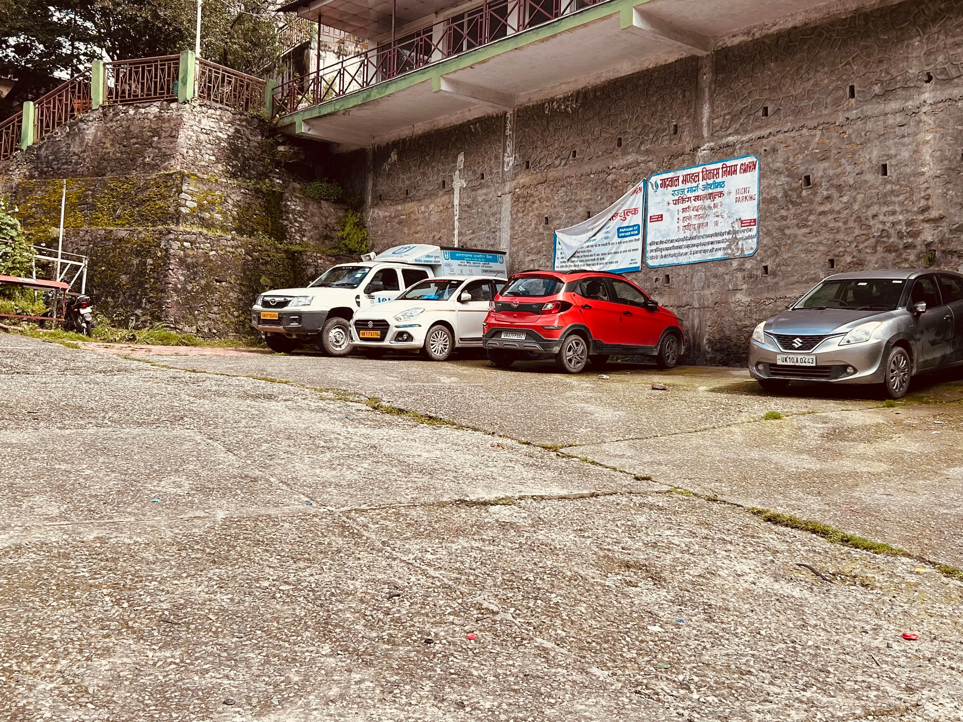 Hotel Brahma Kamal Joshimath [Parking]