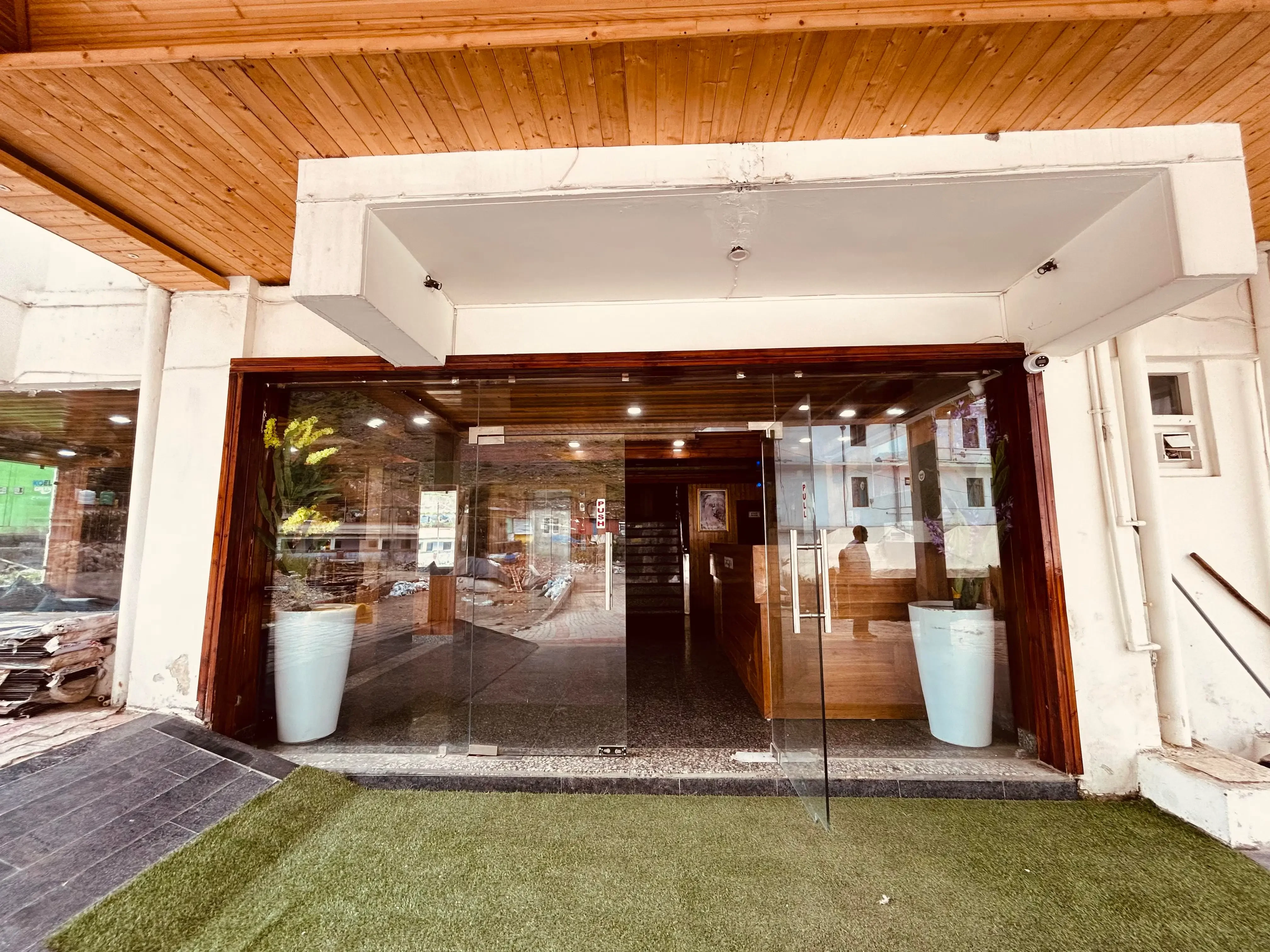 Hotel New Urvashi Badrinath [Entrance]