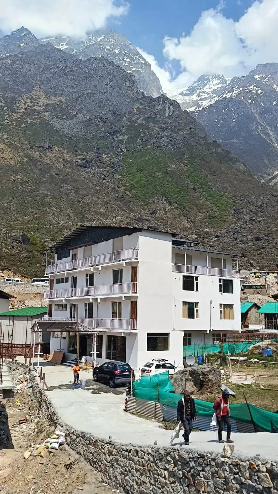 Hotel Pinnacle Peaks Badrinath [Entrance]