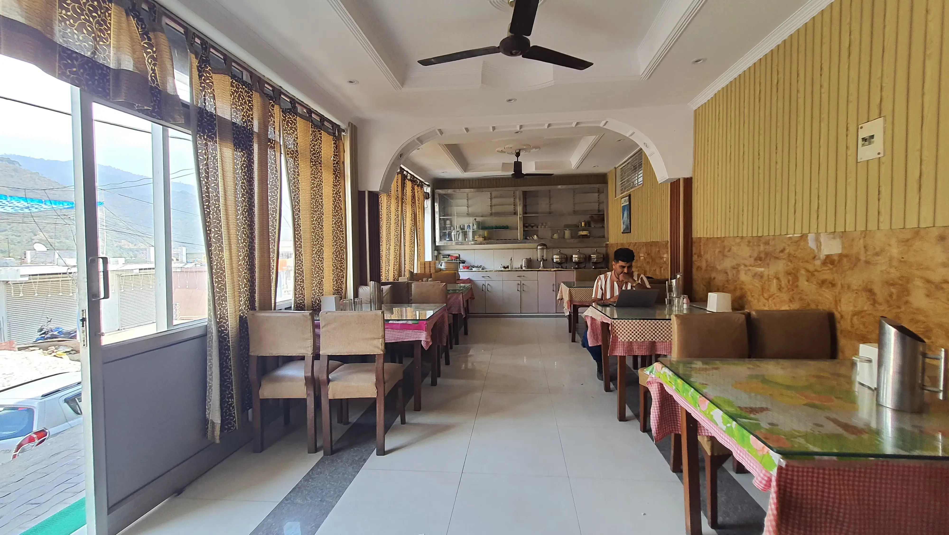 HOTEL SURI Rudraprayag [Restaurant]