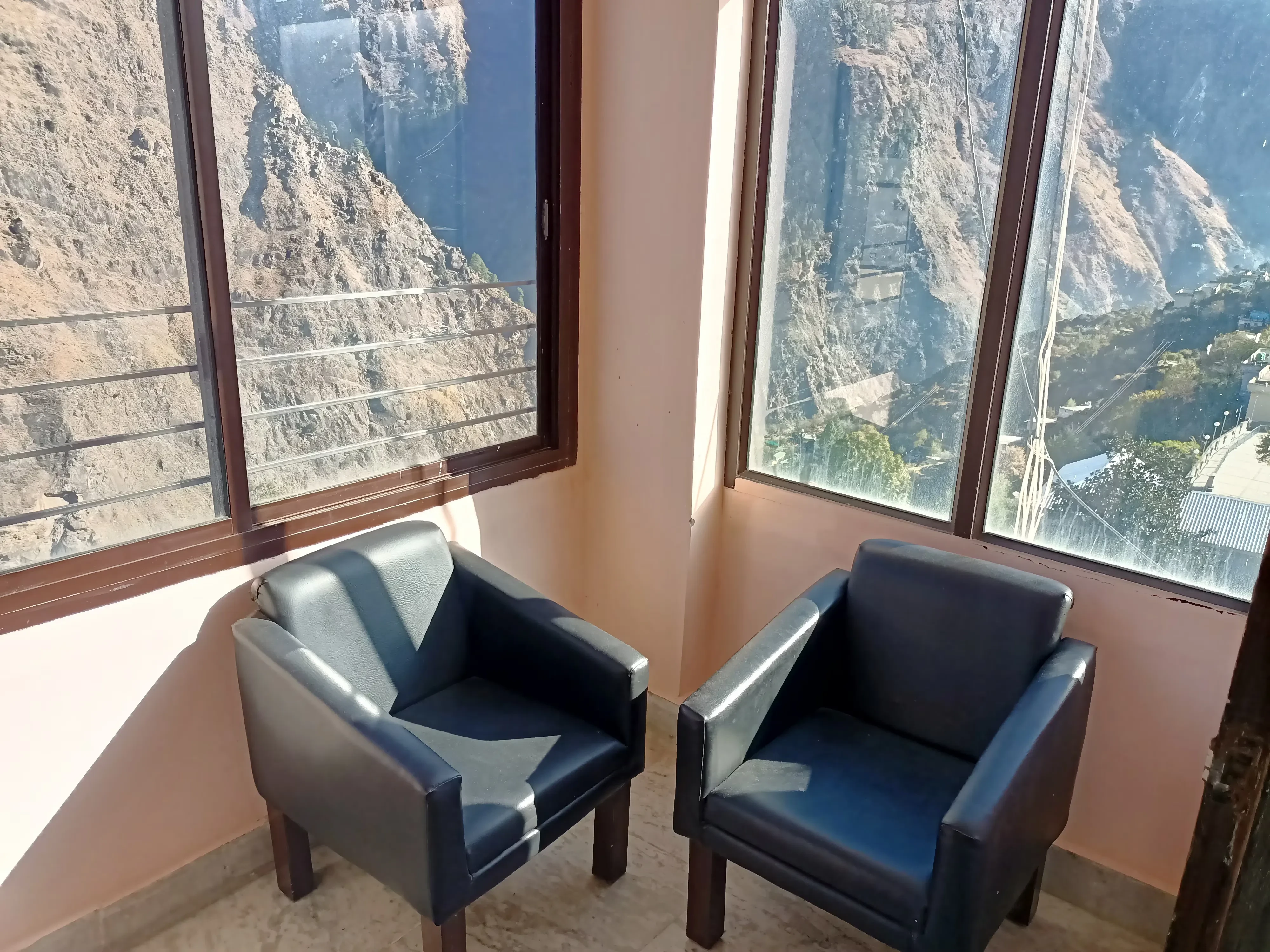 Hotel Uday Palace Joshimath Joshimath [Sitting In Cozy Room]
