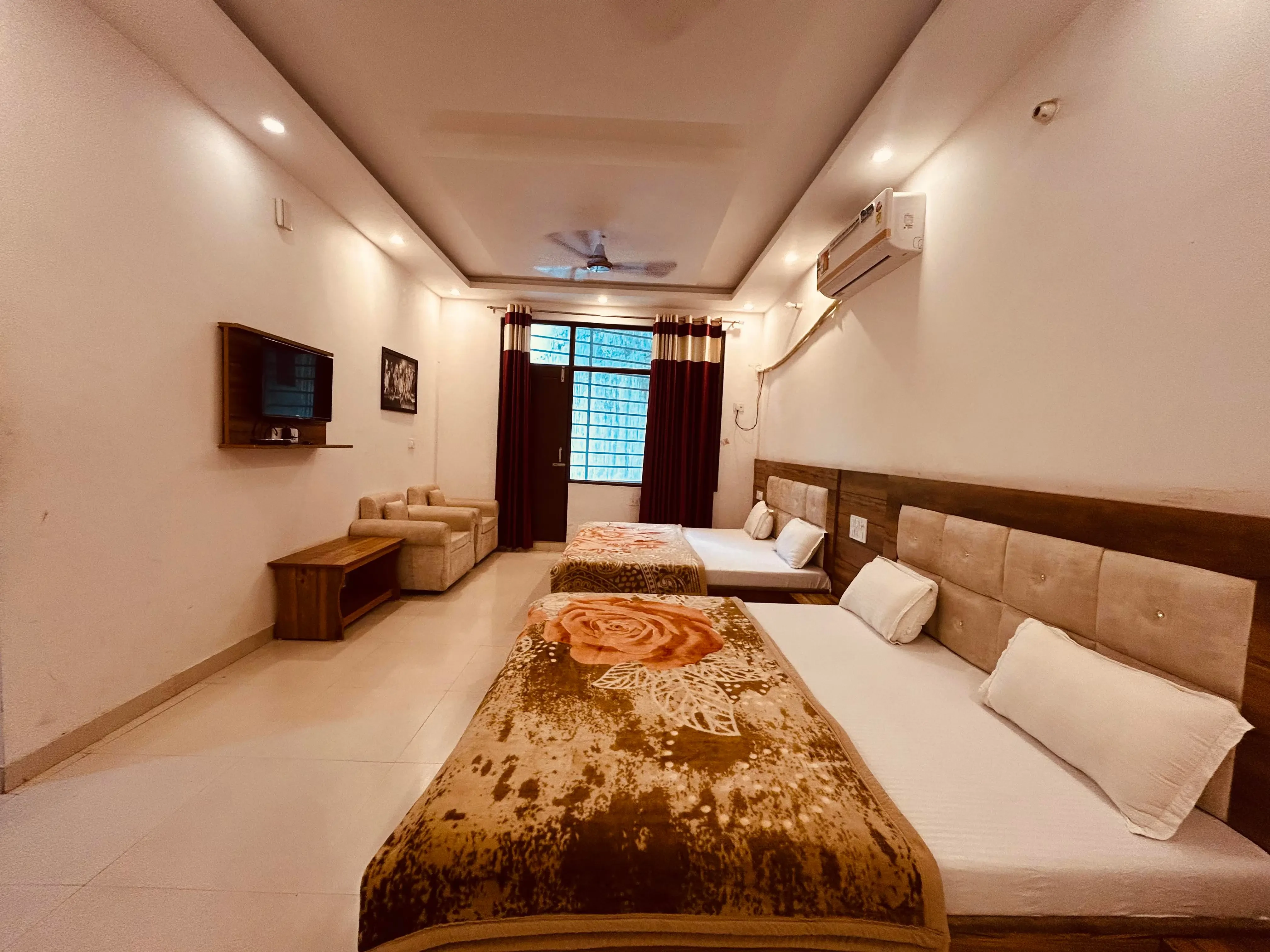 Alaknanda Motel And Restaurant Rudraprayag [Full Room View]