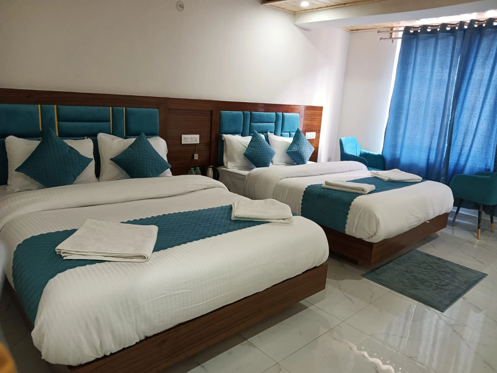 Hotel New Urvashi Badrinath [Air Conditioning Unit Inside The Room]
