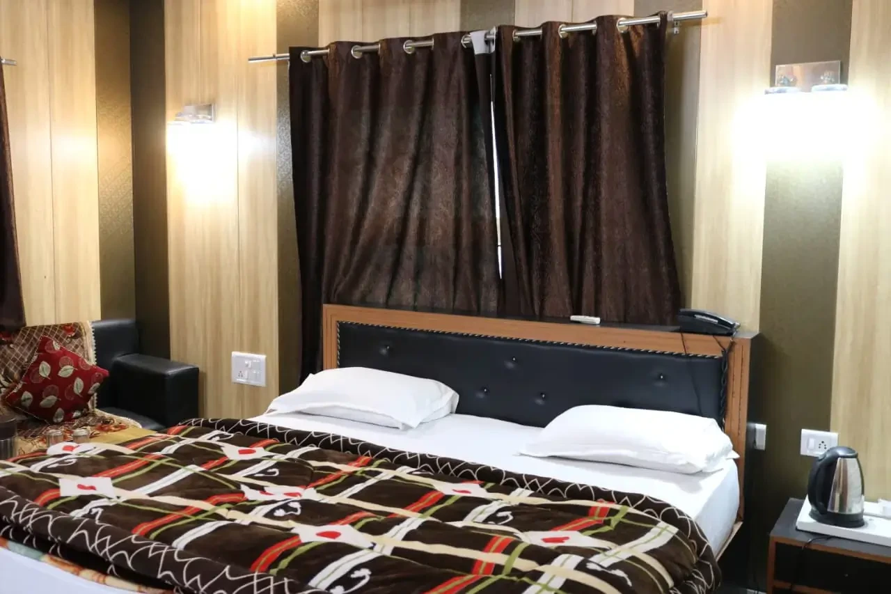 HOTEL SURI Rudraprayag [Air Conditioning Unit Inside The Room]