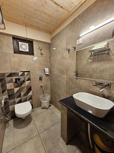 Hotel Yoga Badrinath Badrinath [Bathroominsidehotelyoga]