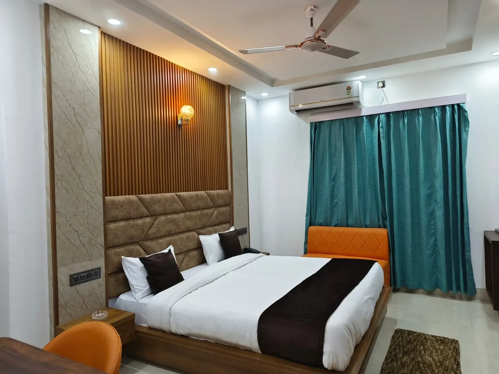 Jayati Palace Hotel Rudraprayag [Air Conditioning Unit Inside The Room]