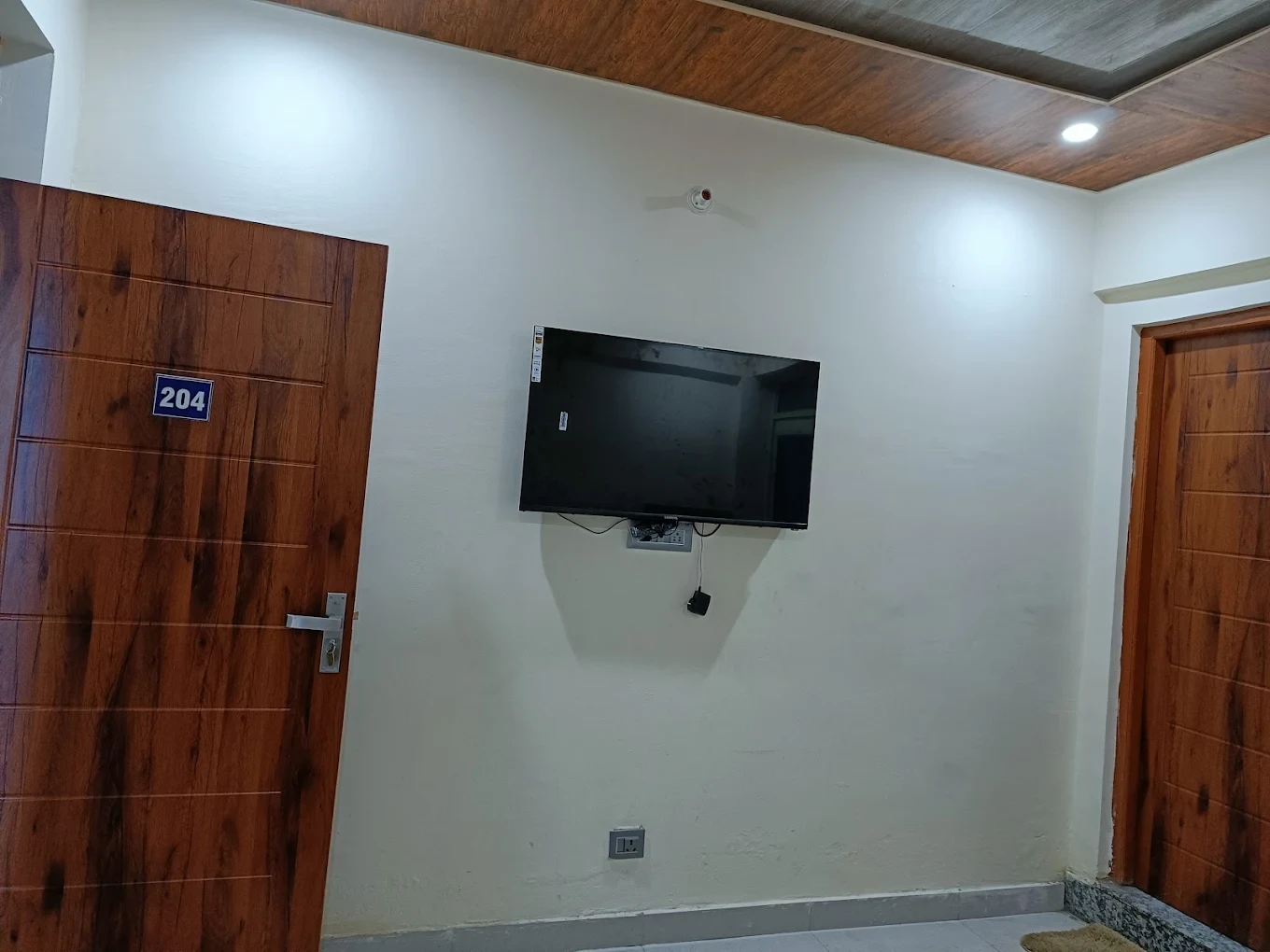Shree Kuber Regency Badrinath [Wall-mounted Flat-screen TV For Entertainment]