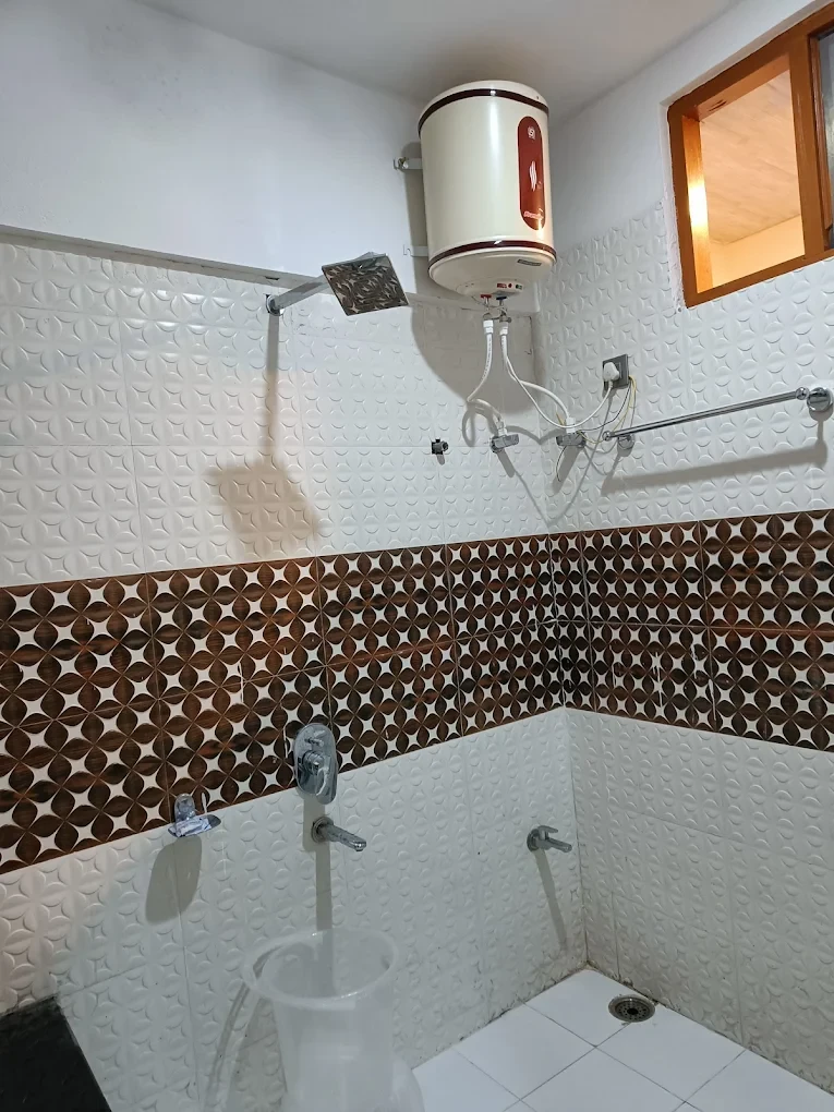 Shree Kuber Regency Badrinath [Modern Bathroom]